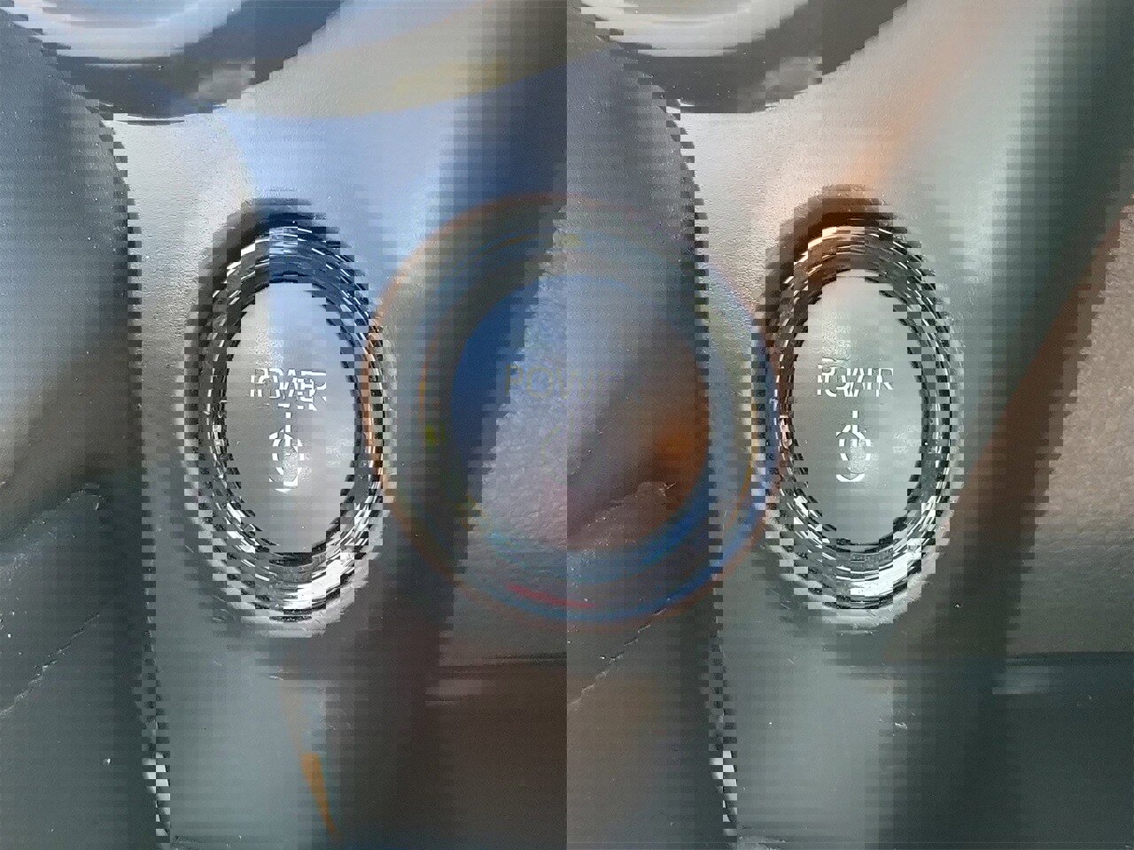 Used 2025 Toyota Sienna Limited image 32