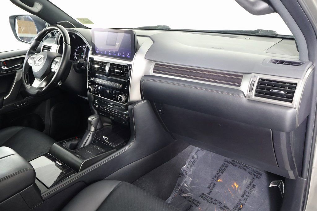 Used 2023 Lexus GX 460 Luxury w/ Off Road Package image 9
