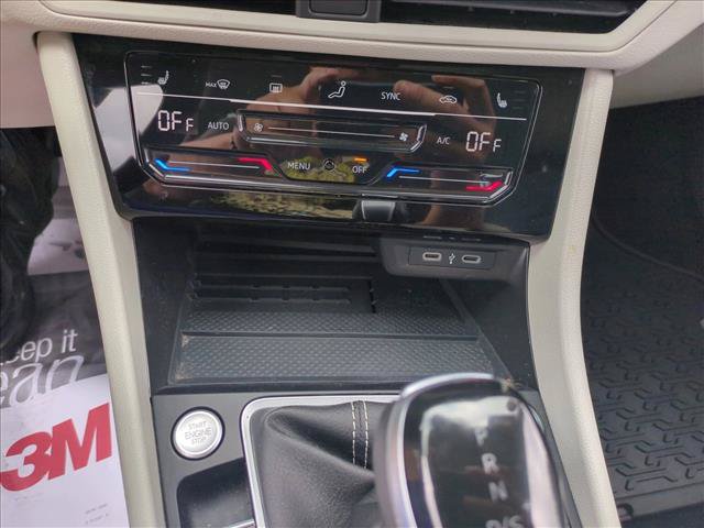 Used 2025 Volkswagen Jetta SE FWD image 14