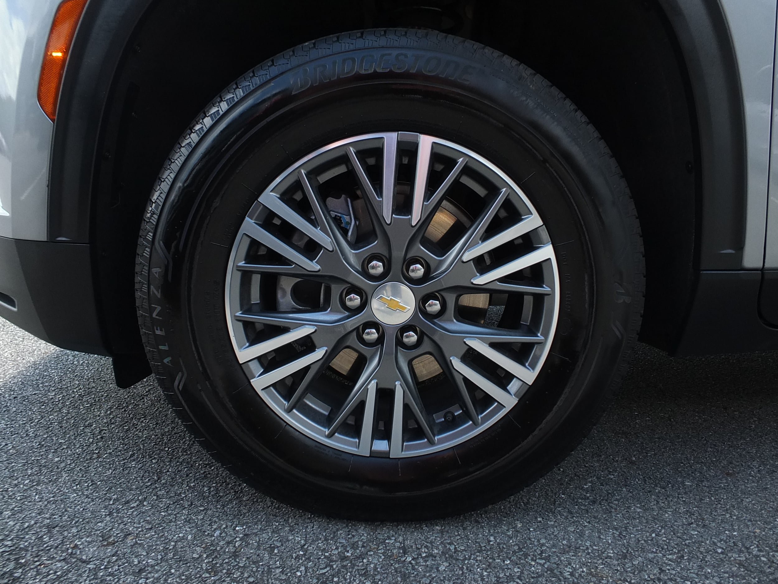 Used 2026 Chevrolet Traverse LT FWD image 9