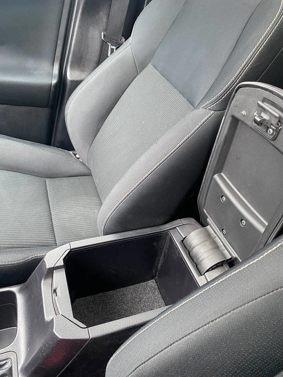 Used 2015 Toyota RAV4 XLE image 29