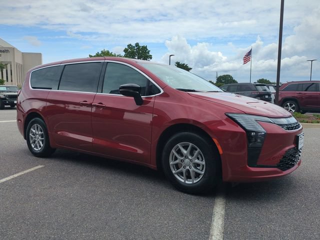 New 2027 Chrysler Pacifica Select FWD image 2