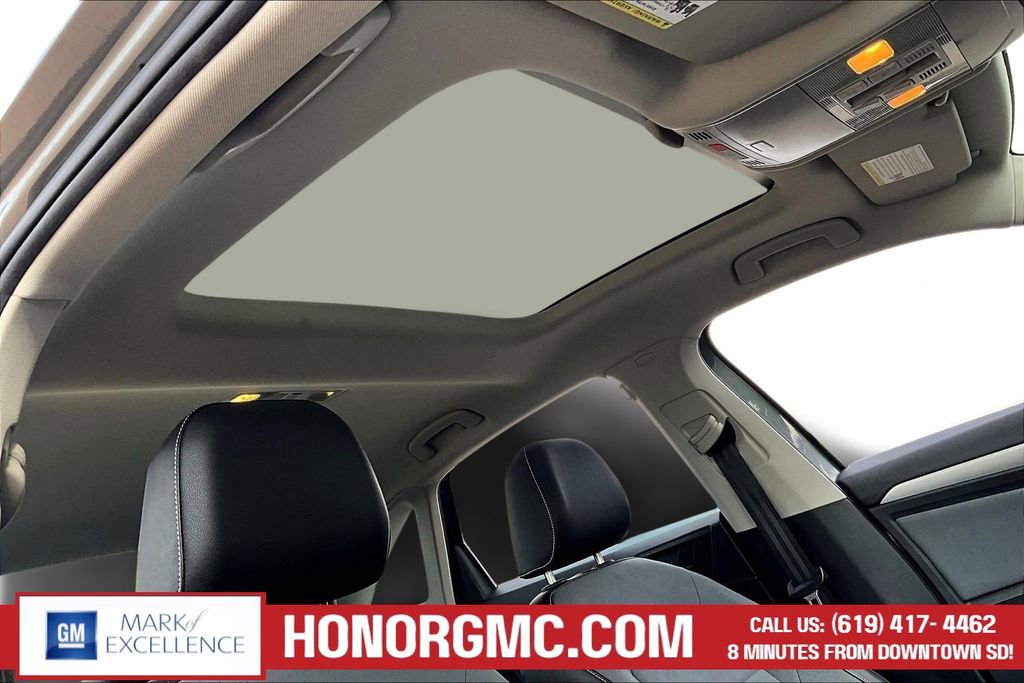 Used 2025 Volkswagen Jetta SE FWD image 25