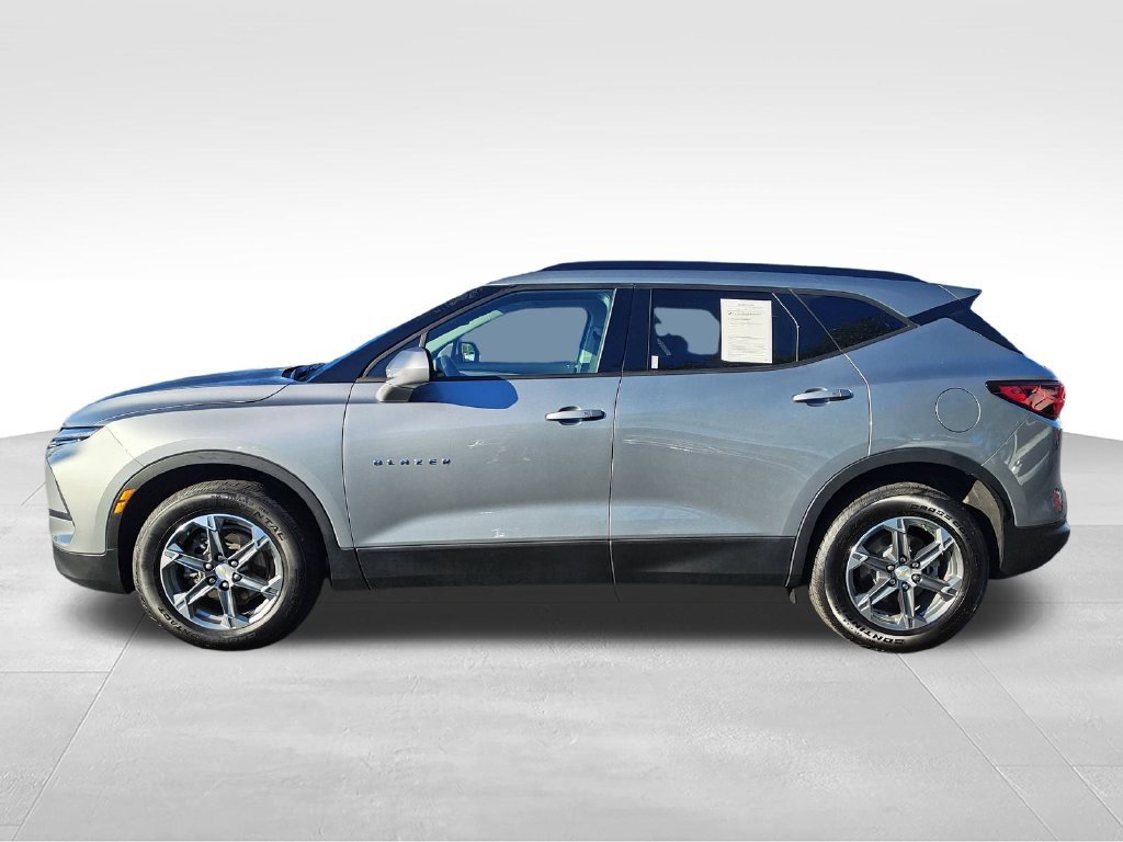 Used 2024 Chevrolet Blazer LT w/ Convenience Package FWD image 2