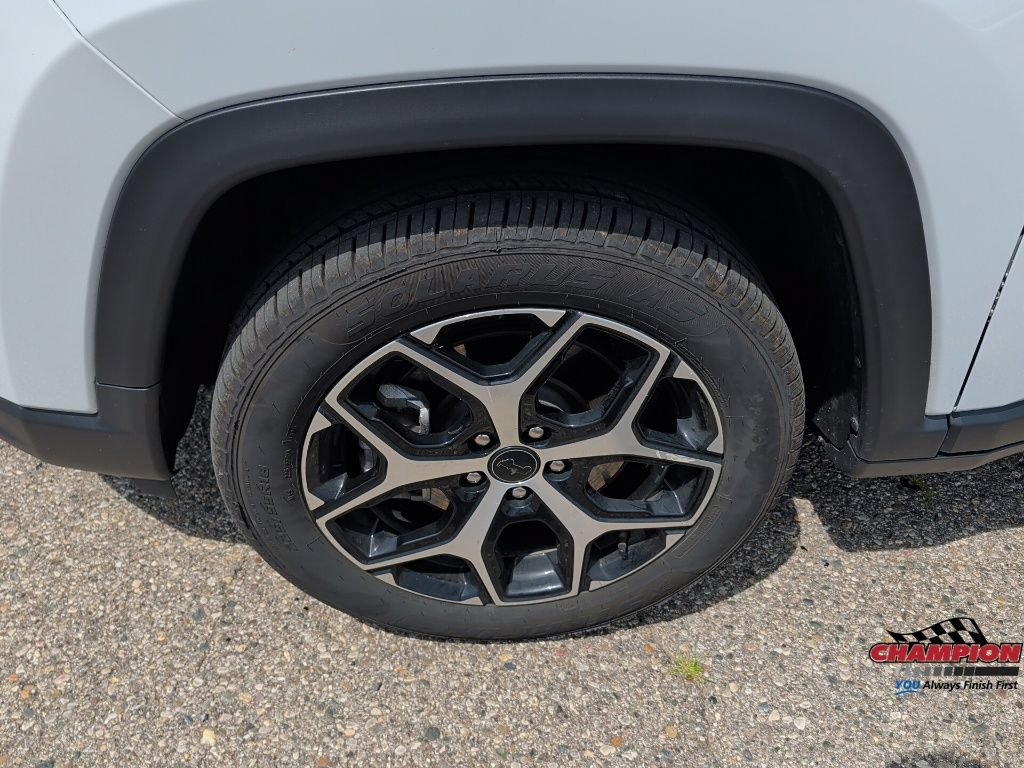 Used 2025 Jeep Compass Limited AWD/4WD image 9