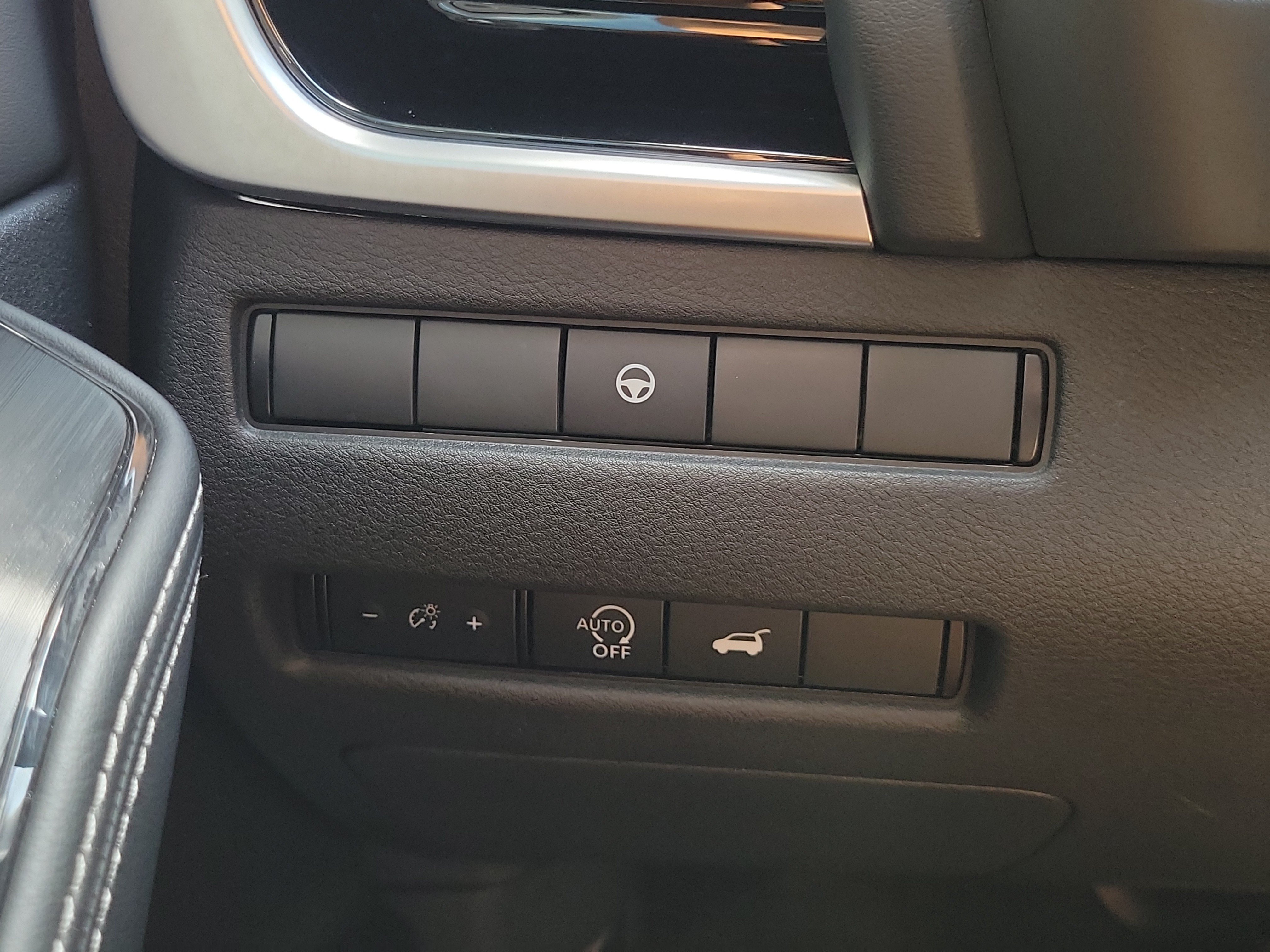 Certified 2025 Nissan Rogue SL FWD image 29