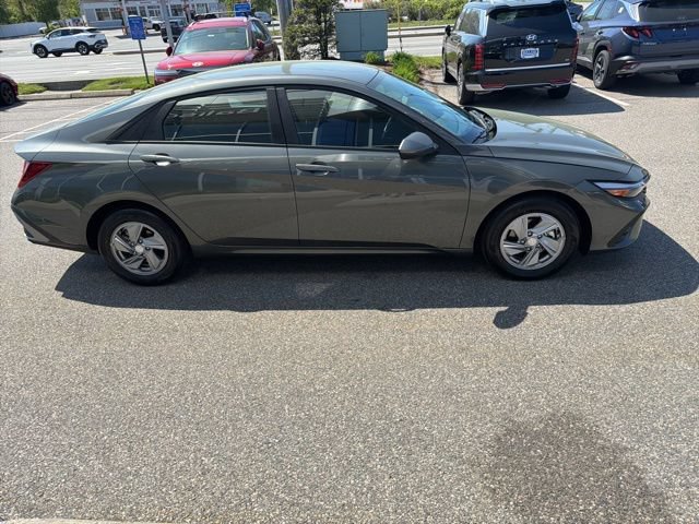Certified 2026 Hyundai Elantra SE w/ Cargo Package FWD image 5