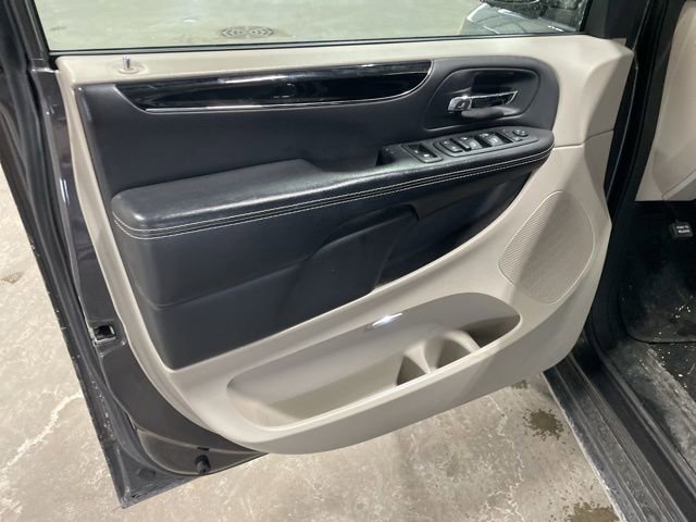 Used 2014 Dodge Grand Caravan SE image 13