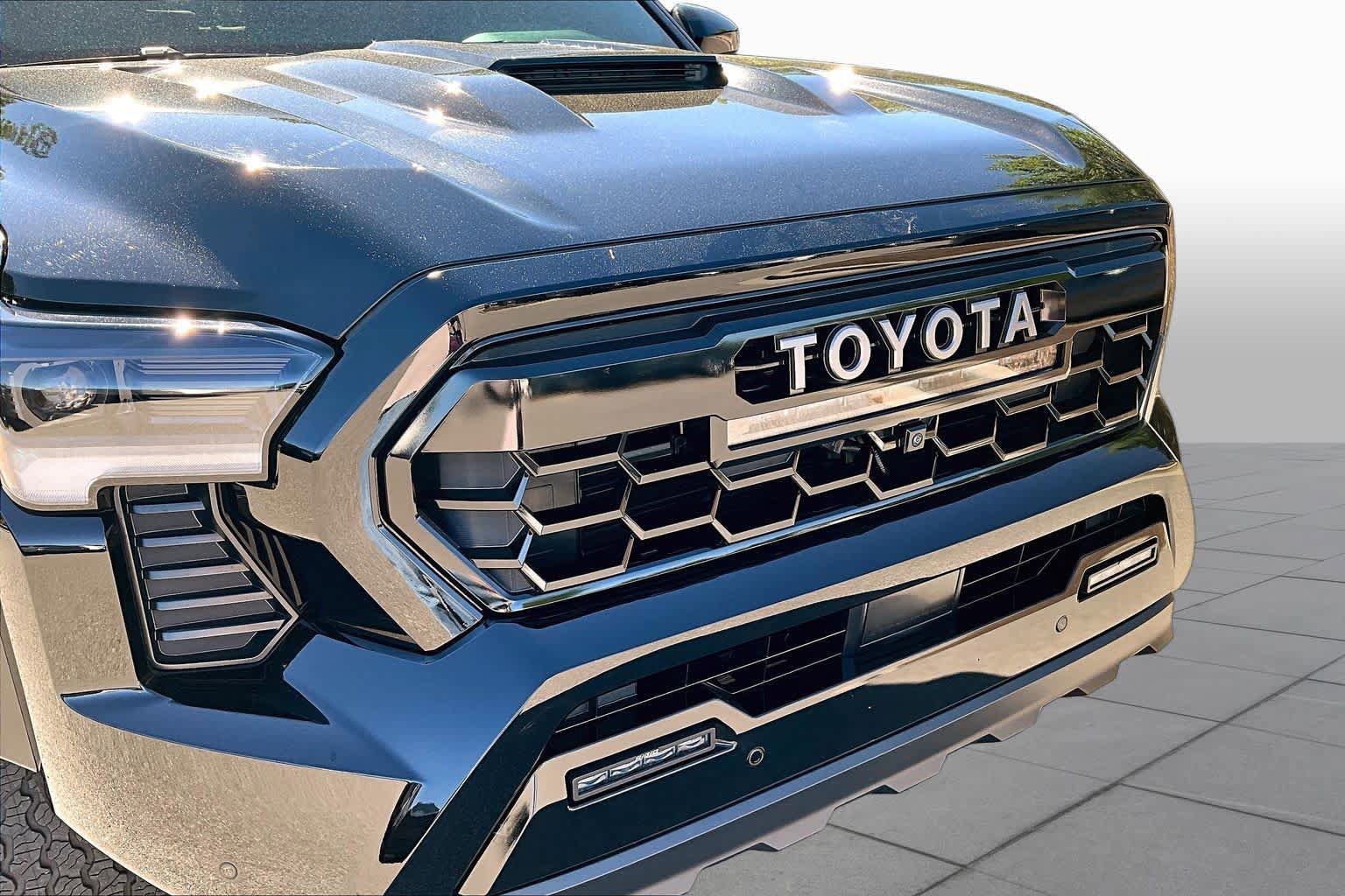 Used 2025 Toyota Tacoma TRD Pro w/ Tow Tech Package AWD/4WD image 31