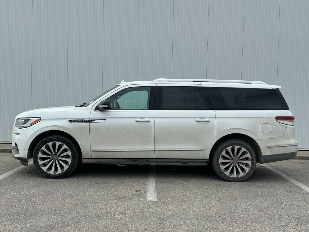 Used 2023 Lincoln Navigator L Reserve image 2