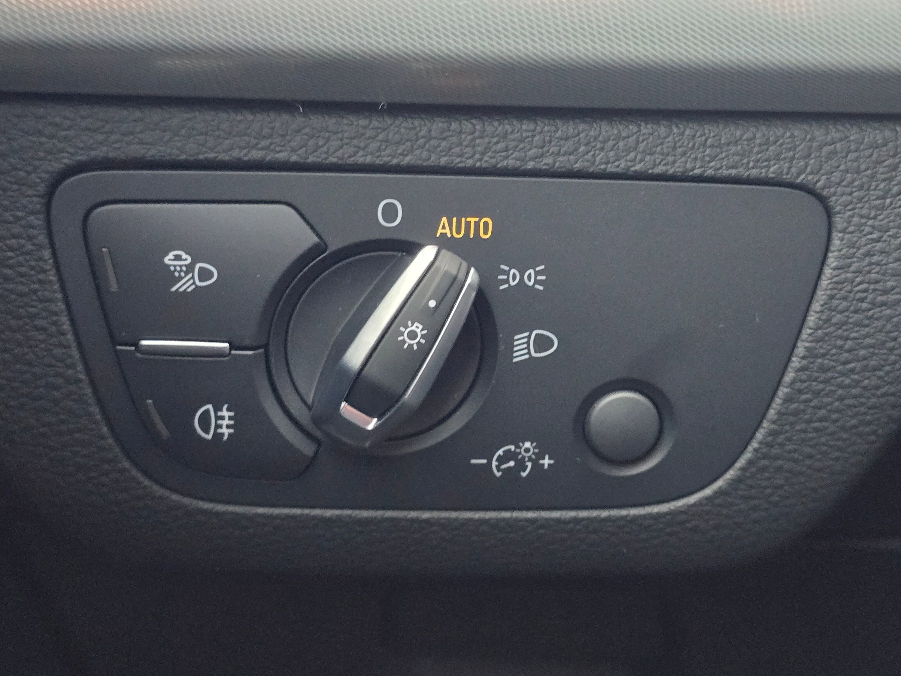 Certified 2025 Audi Q5 2.0T Premium w/ Convenience Plus Package image 40