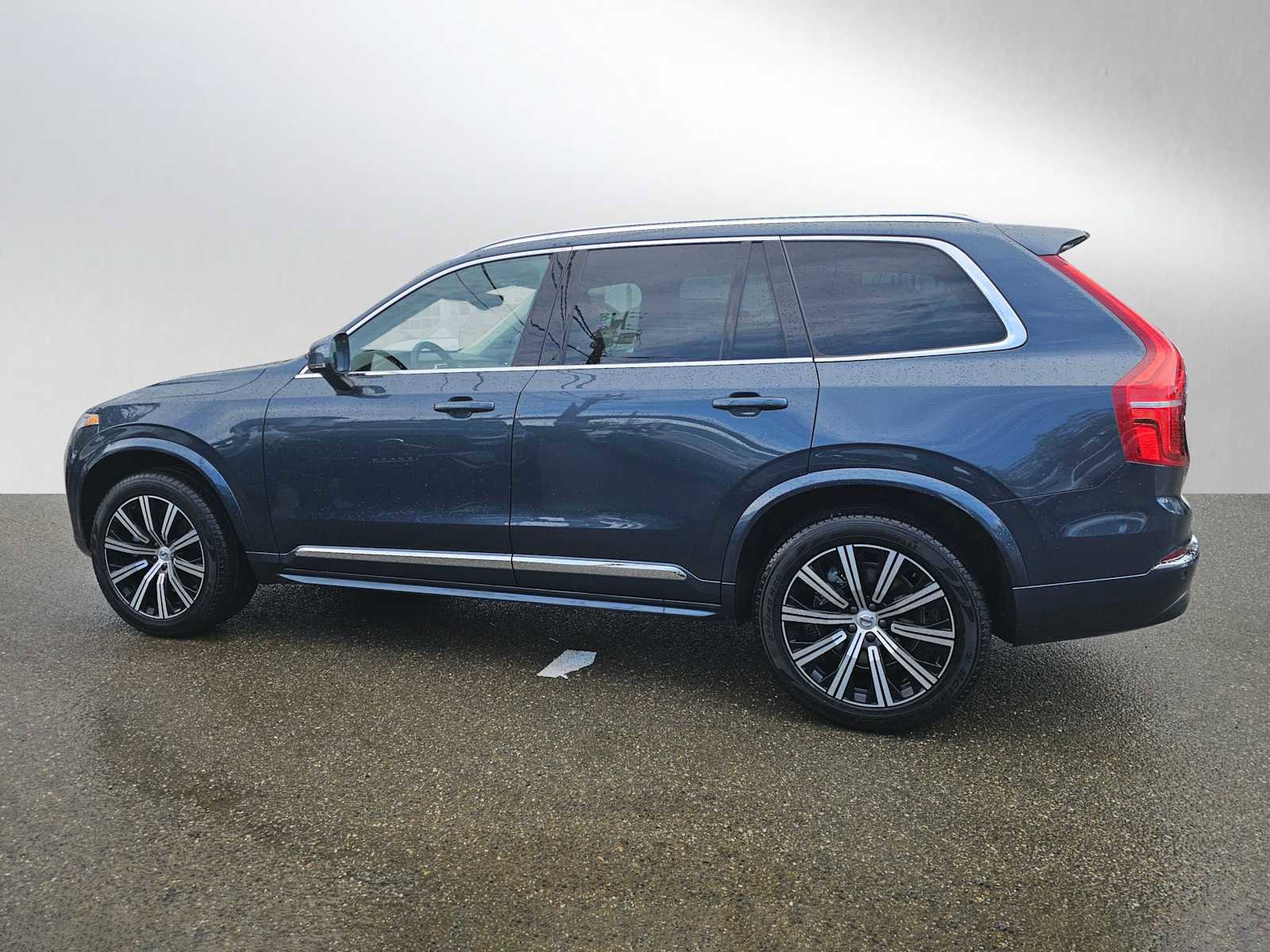 Used 2025 Volvo XC90 B5 Core w/ Protection Package Premier image 6