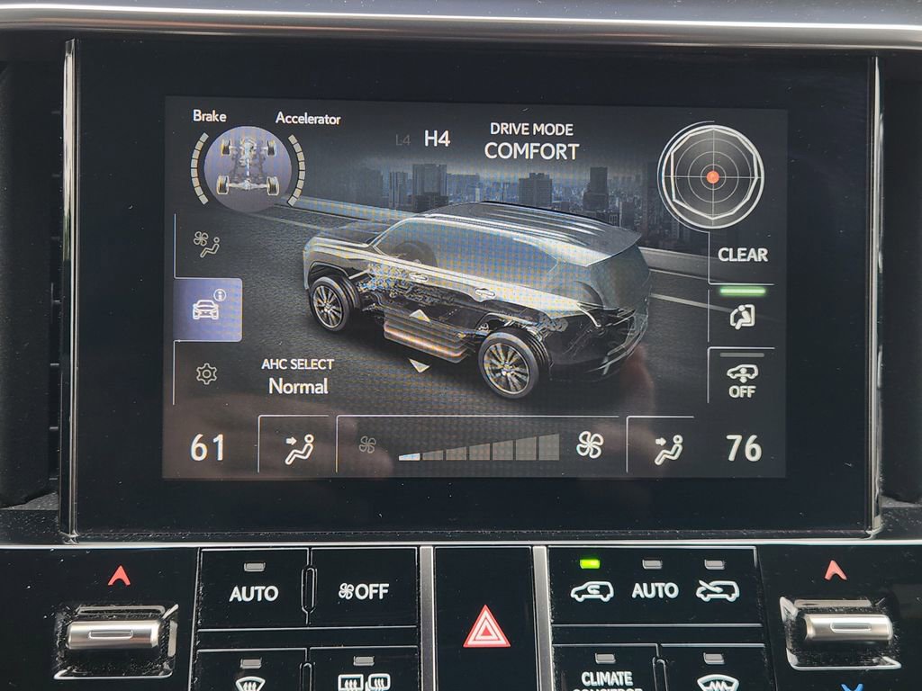 Used 2025 Lexus LX 600 4WD w/ Luxury Package image 18