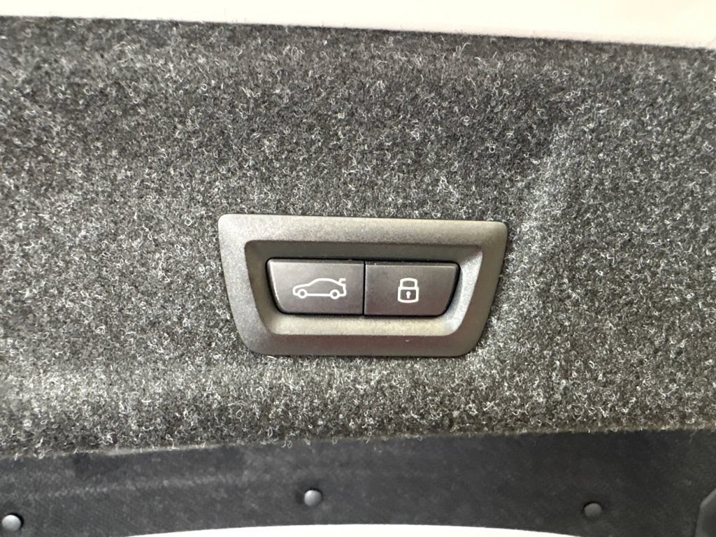 Certified 2024 BMW 330i xDrive Sedan w/ Convenience Package AWD/4WD image 33