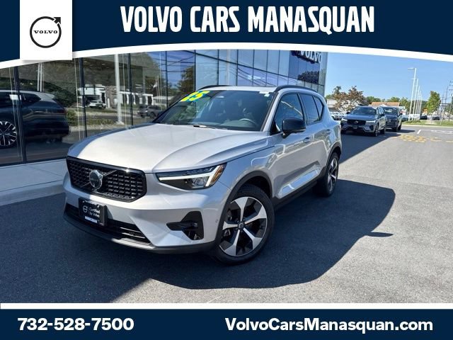 Certified 2025 Volvo XC40 B5 Plus AWD/4WD image 1
