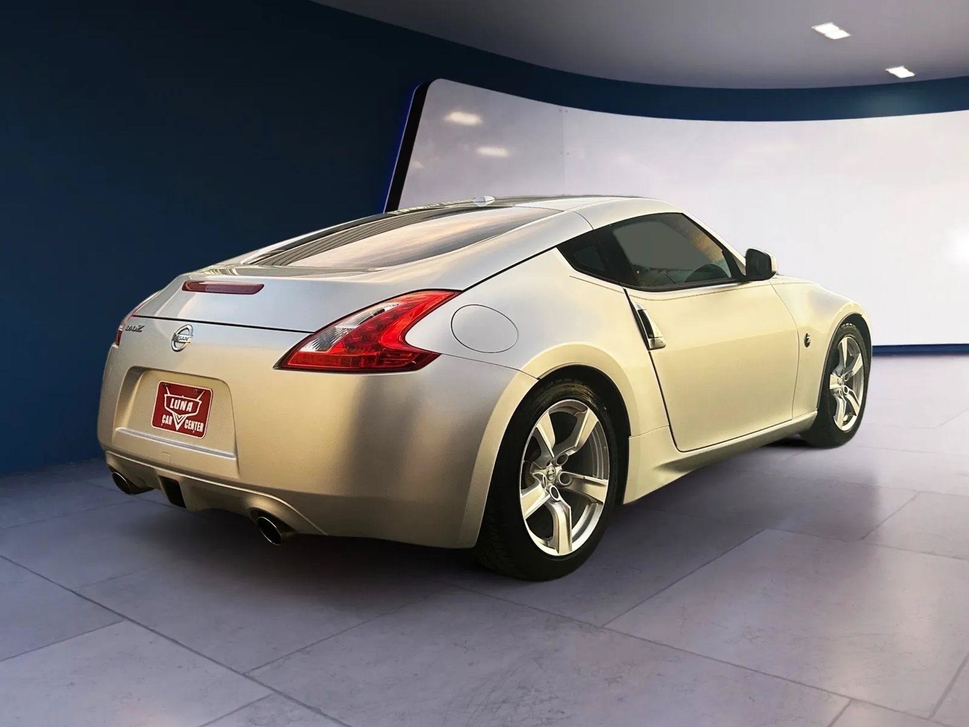 Used 2010 Nissan 370Z Touring RWD image 5