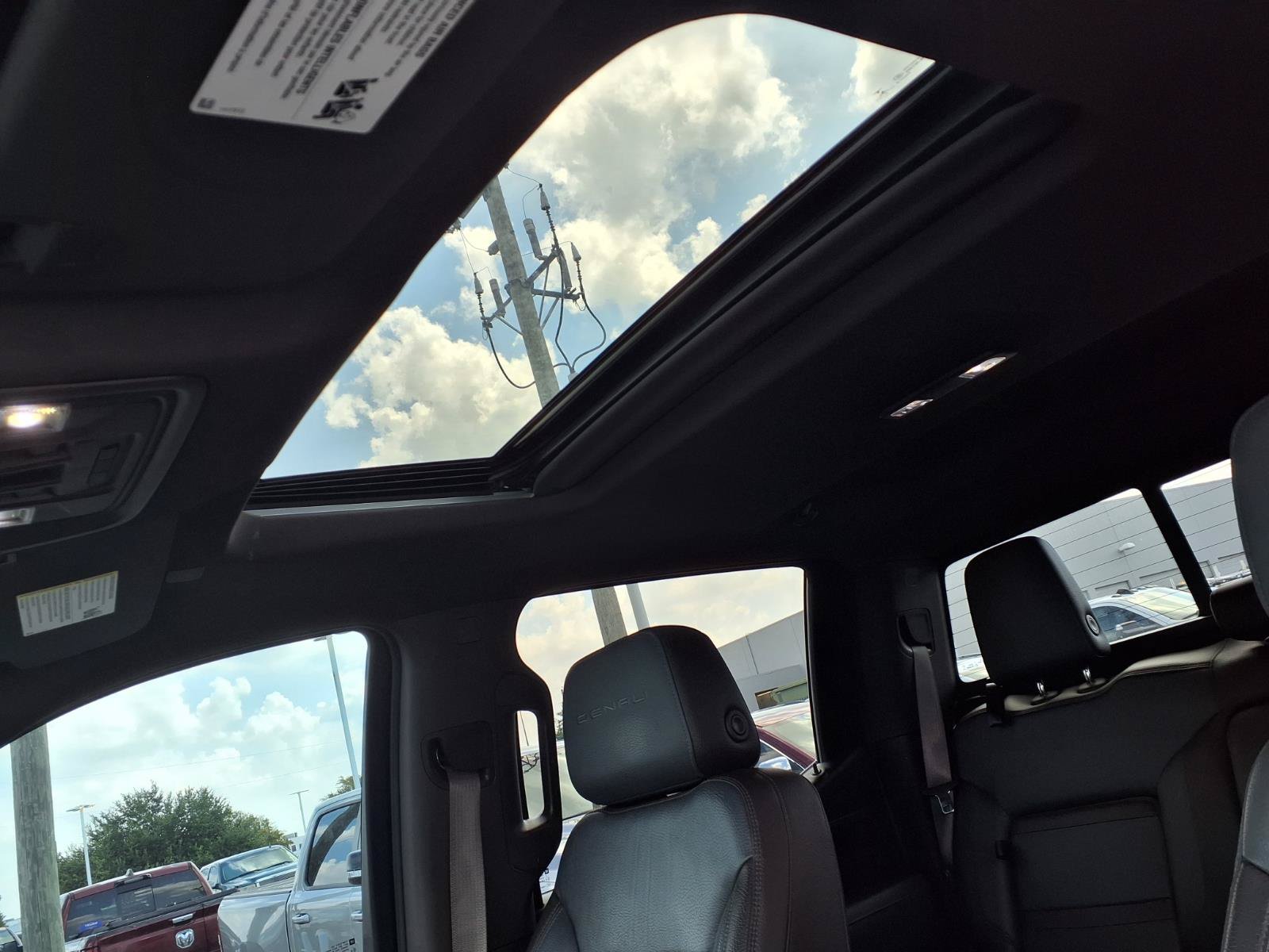 Used 2022 GMC Sierra 1500 Denali w/ Driver Alert Package II AWD/4WD image 5