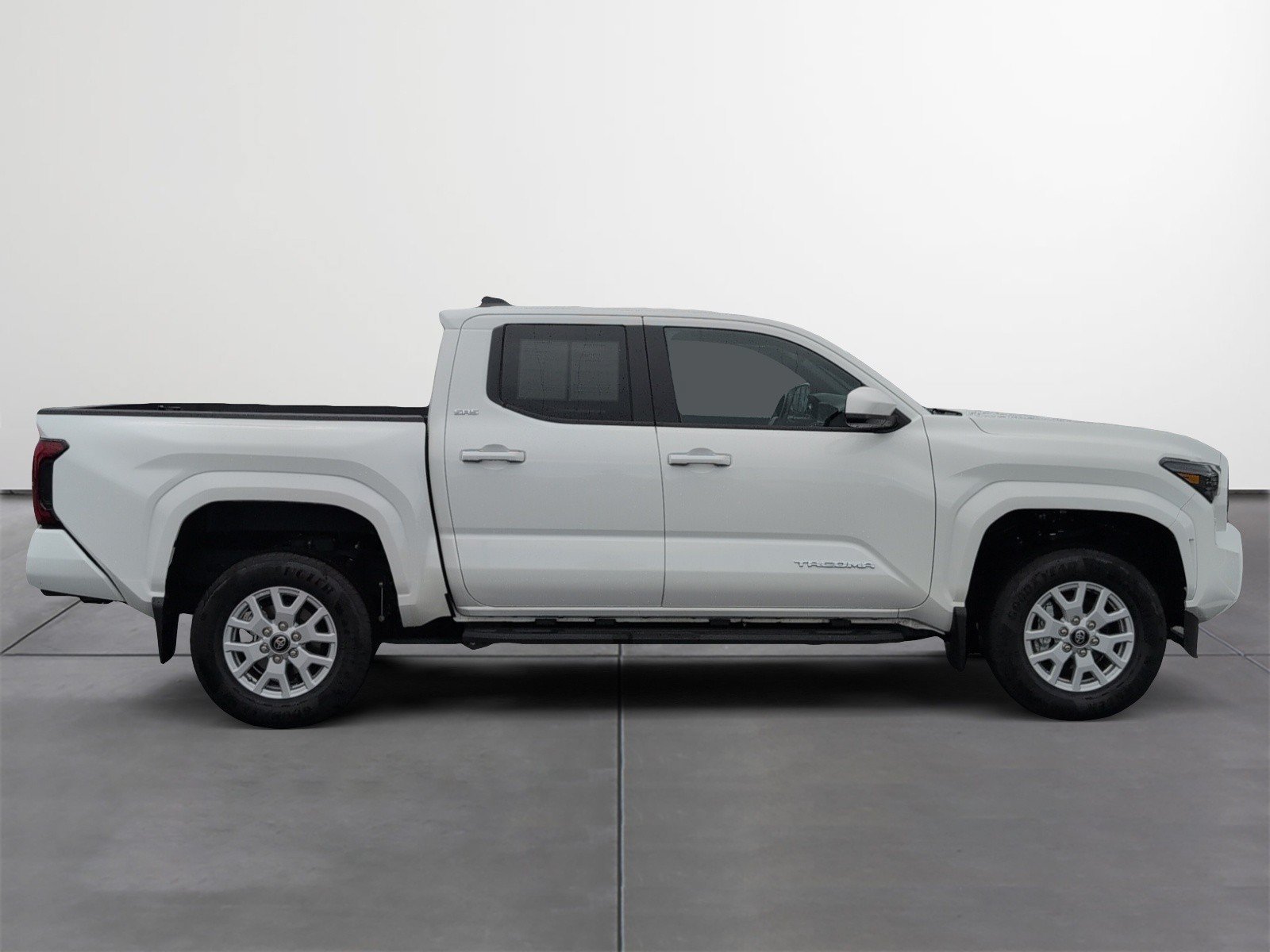 Certified 2025 Toyota Tacoma SR5 AWD/4WD image 6