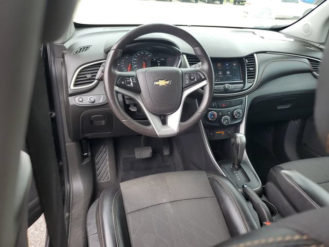 Used 2020 Chevrolet Trax LT w/ LT Convenience Package FWD image 11