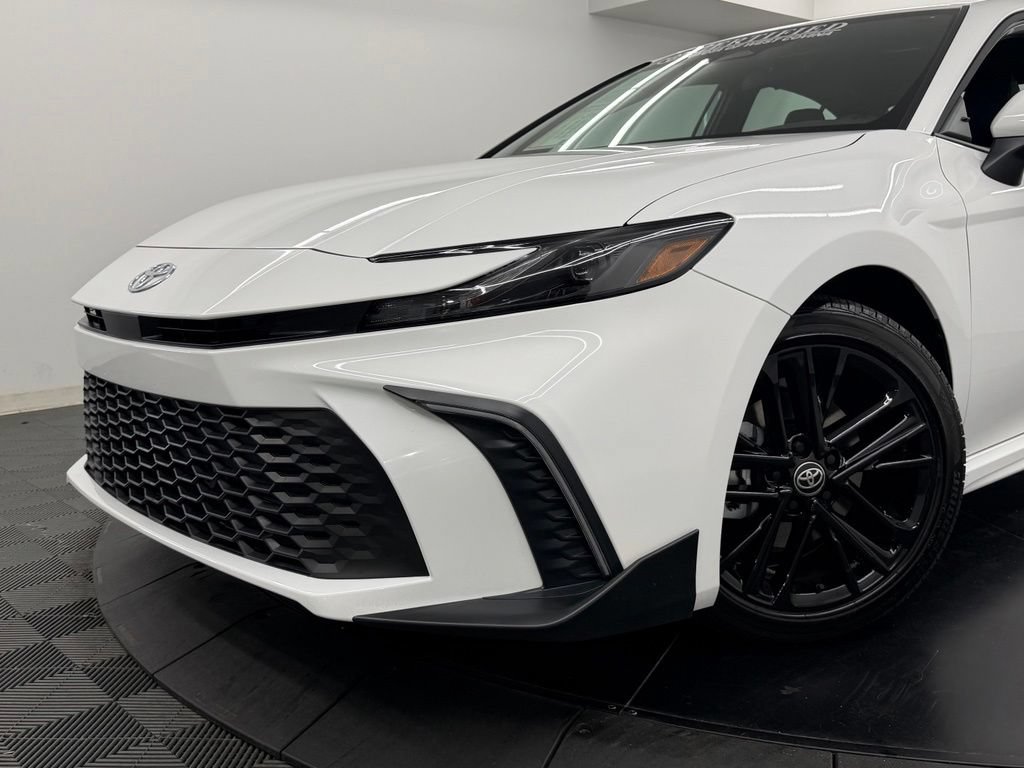 Used 2026 Toyota Camry SE FWD image 4