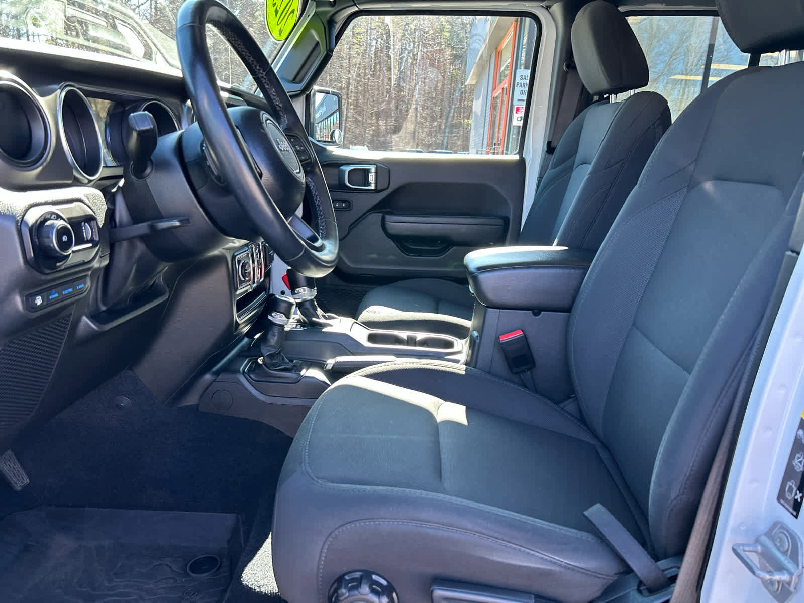Used 2023 Jeep Wrangler Unlimited w/ Cold Weather Group image 19
