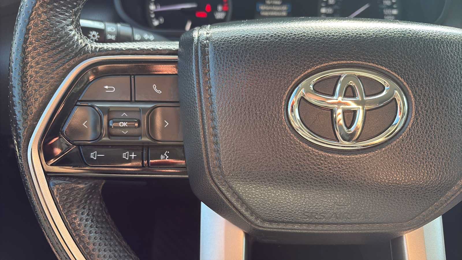 Used 2023 Toyota Tundra Limited w/ Power Package AWD/4WD image 9