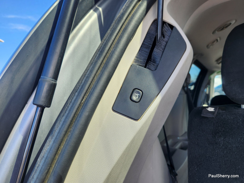 Used 2013 Dodge Grand Caravan SXT w/ Rear Park Assist Pkg FWD image 29