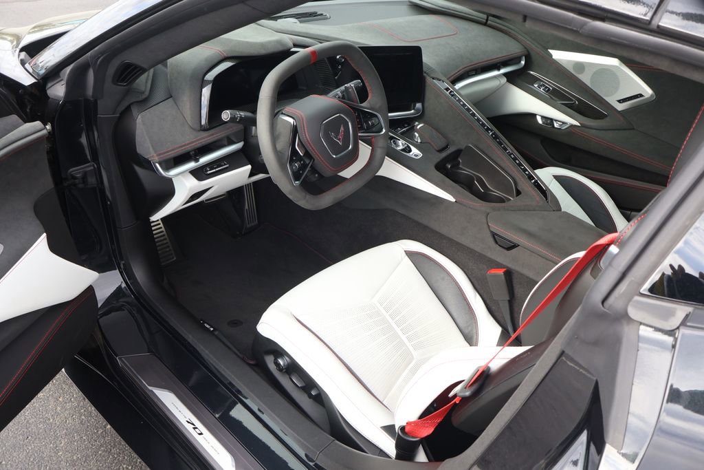 Used 2023 Chevrolet Corvette Stingray Premium Conv w/ Z51 Performance Package RWD image 10