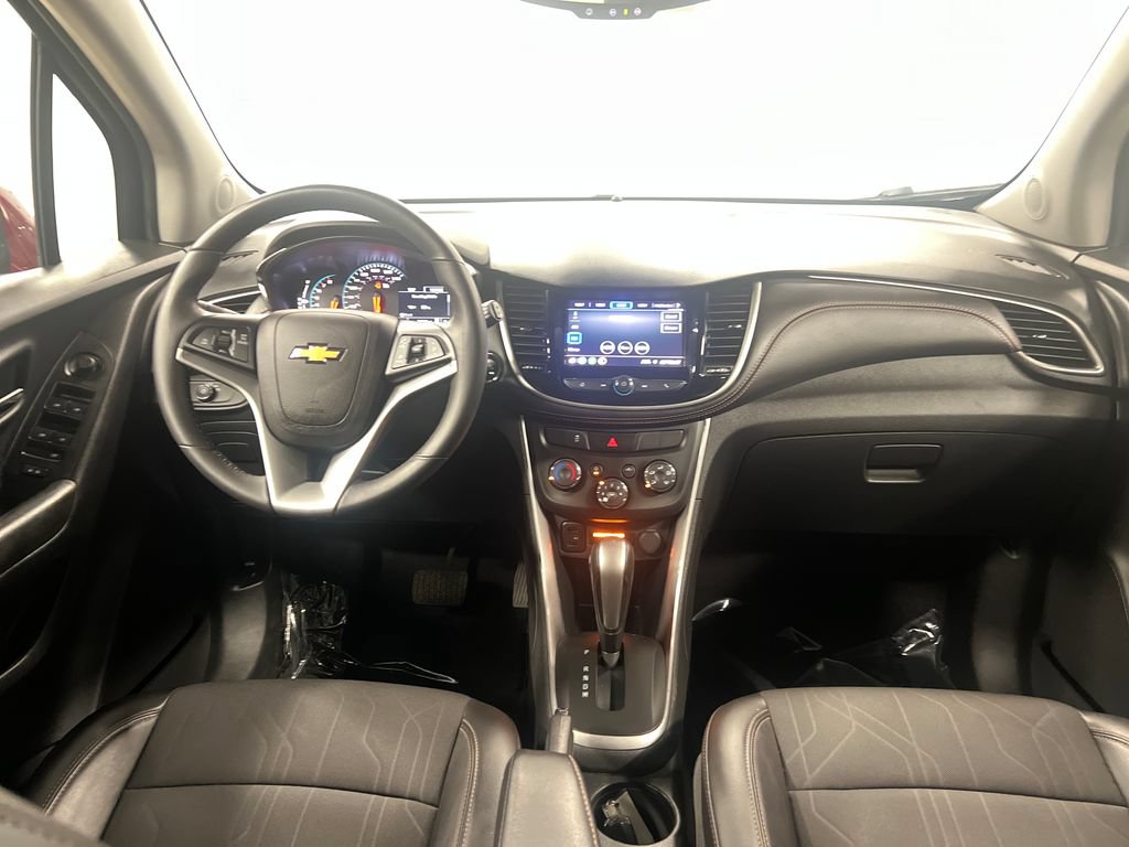 Used 2022 Chevrolet Trax LT w/ LT Convenience Package AWD/4WD image 17