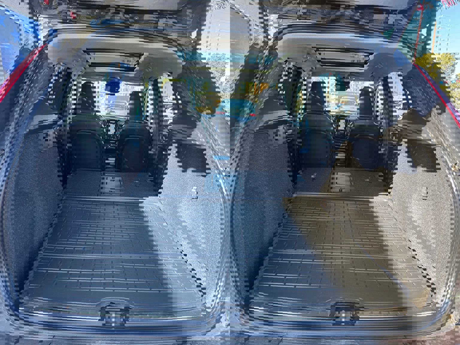 Used 2019 Volvo XC40 T5 Inscription image 20