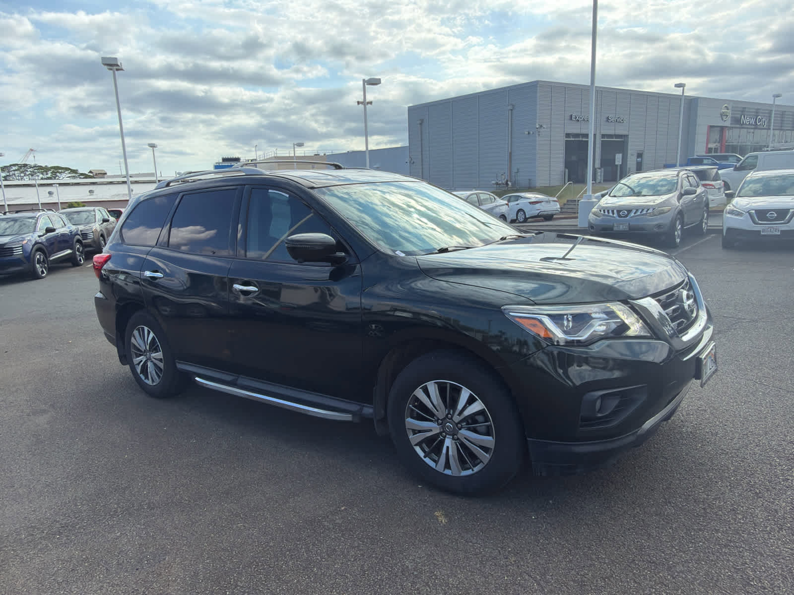 Used 2020 Nissan Pathfinder SL FWD image 2