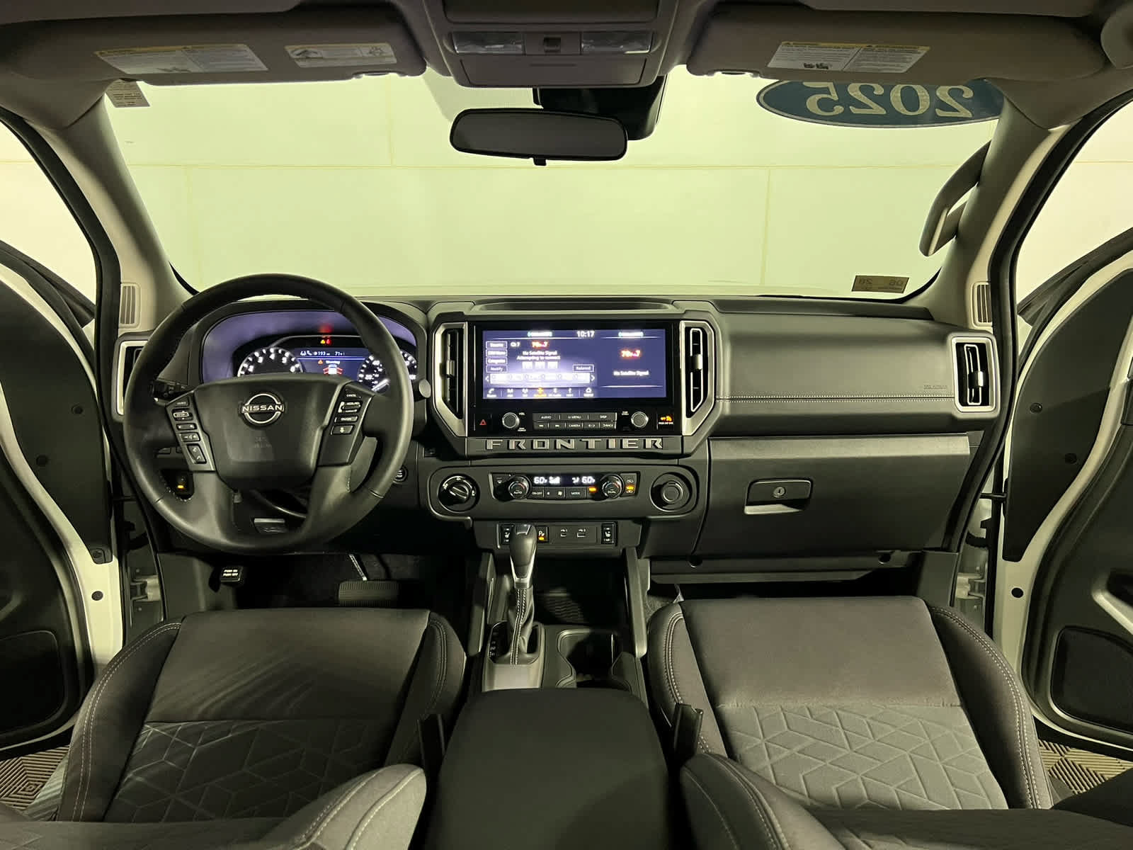 Used 2025 Nissan Frontier SV w/ SV Convenience Package AWD/4WD image 10