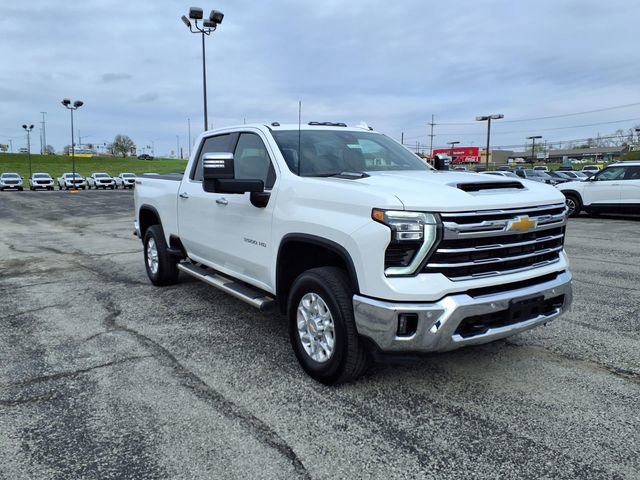 Used 2025 Chevrolet Silverado 3500 LTZ w/ LTZ Convenience Package image 5