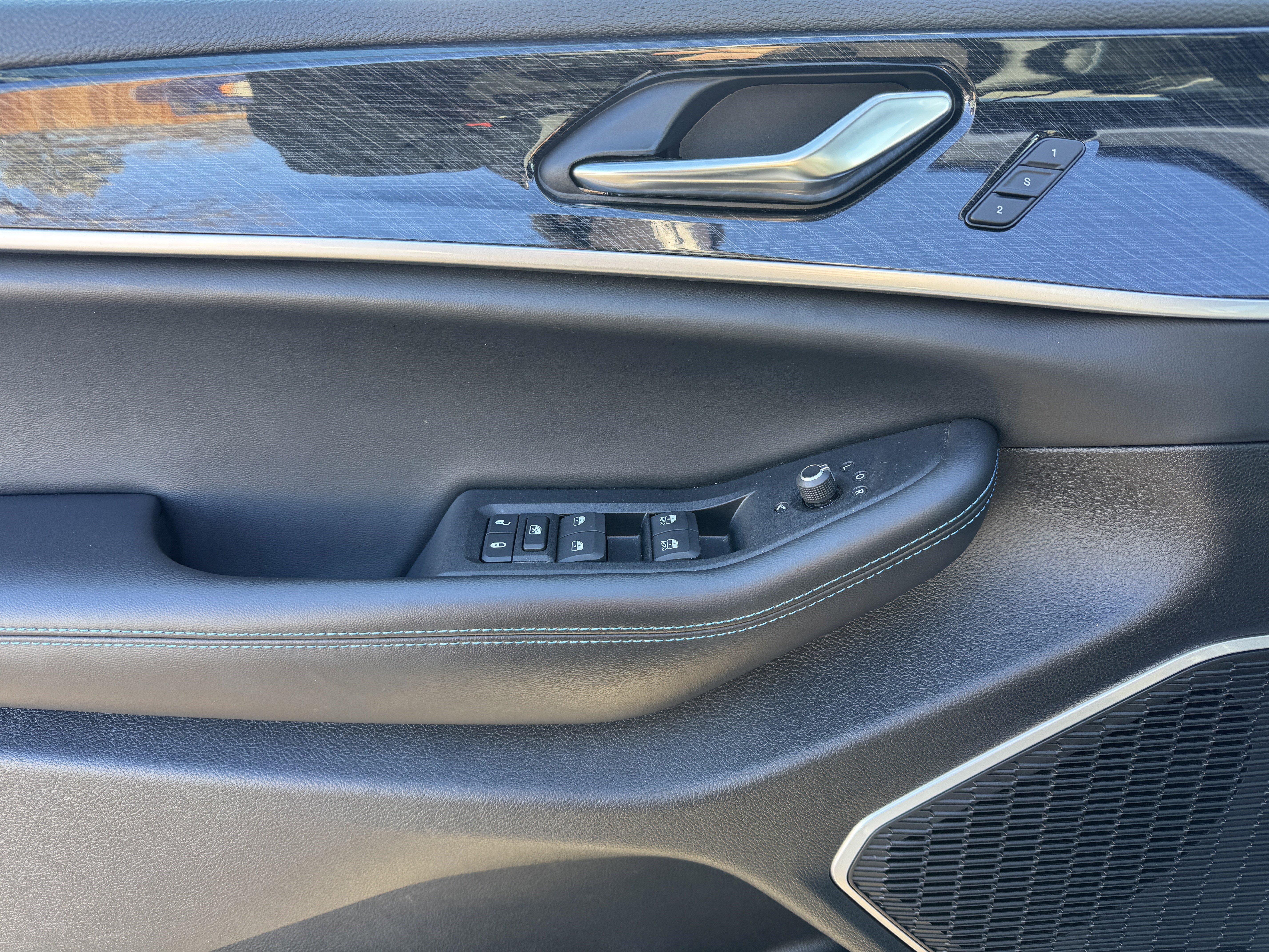 Used 2024 Jeep Grand Cherokee Trailhawk image 9