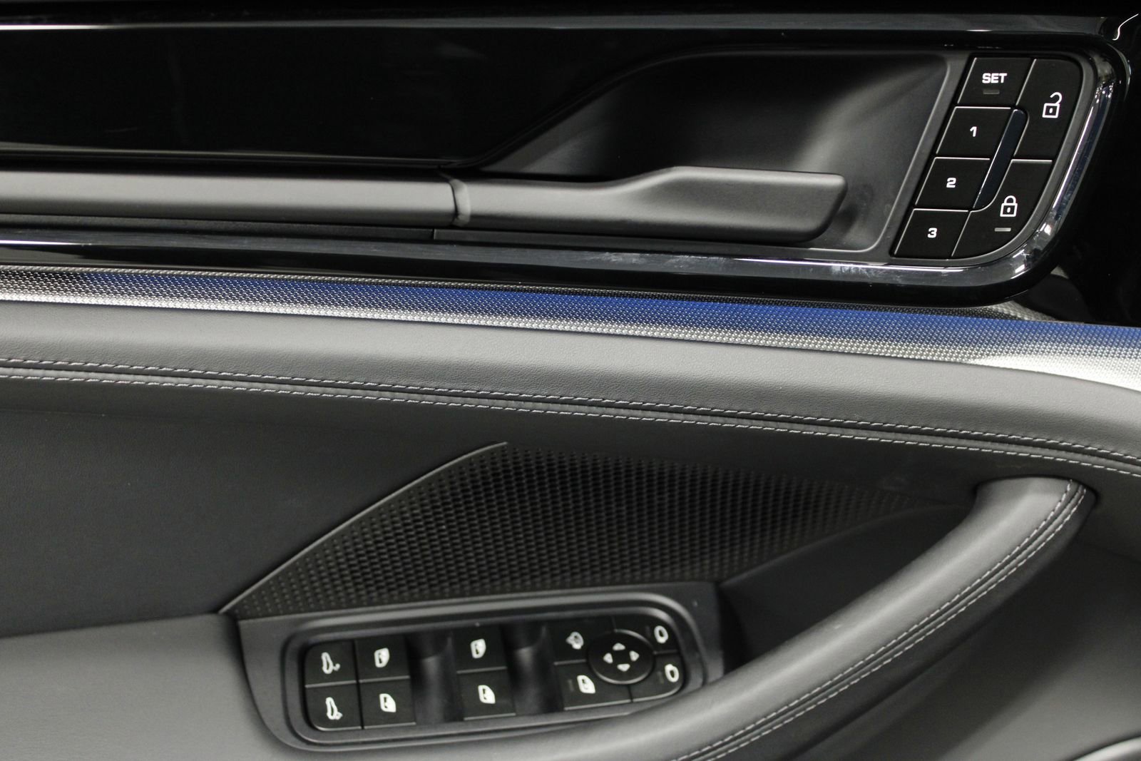 Used 2025 Porsche Panamera 4 image 32