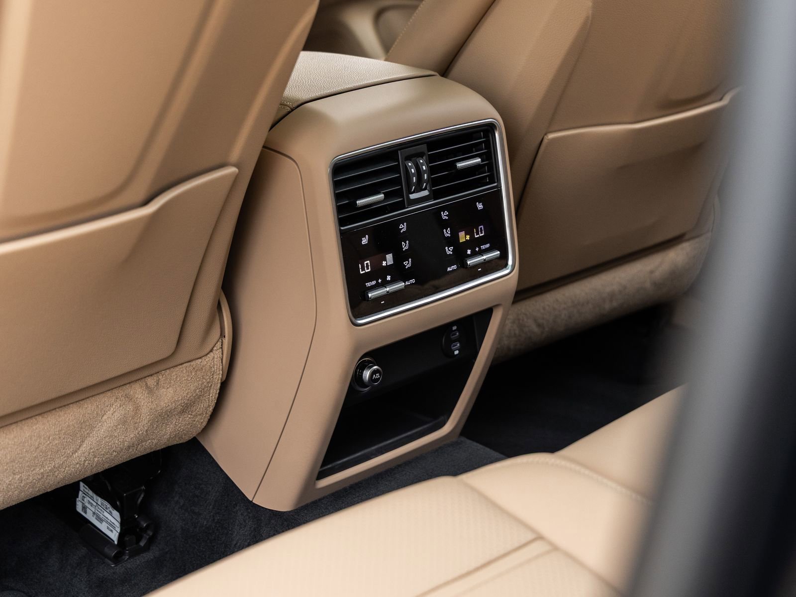 Certified 2023 Porsche Cayenne S Platinum image 38