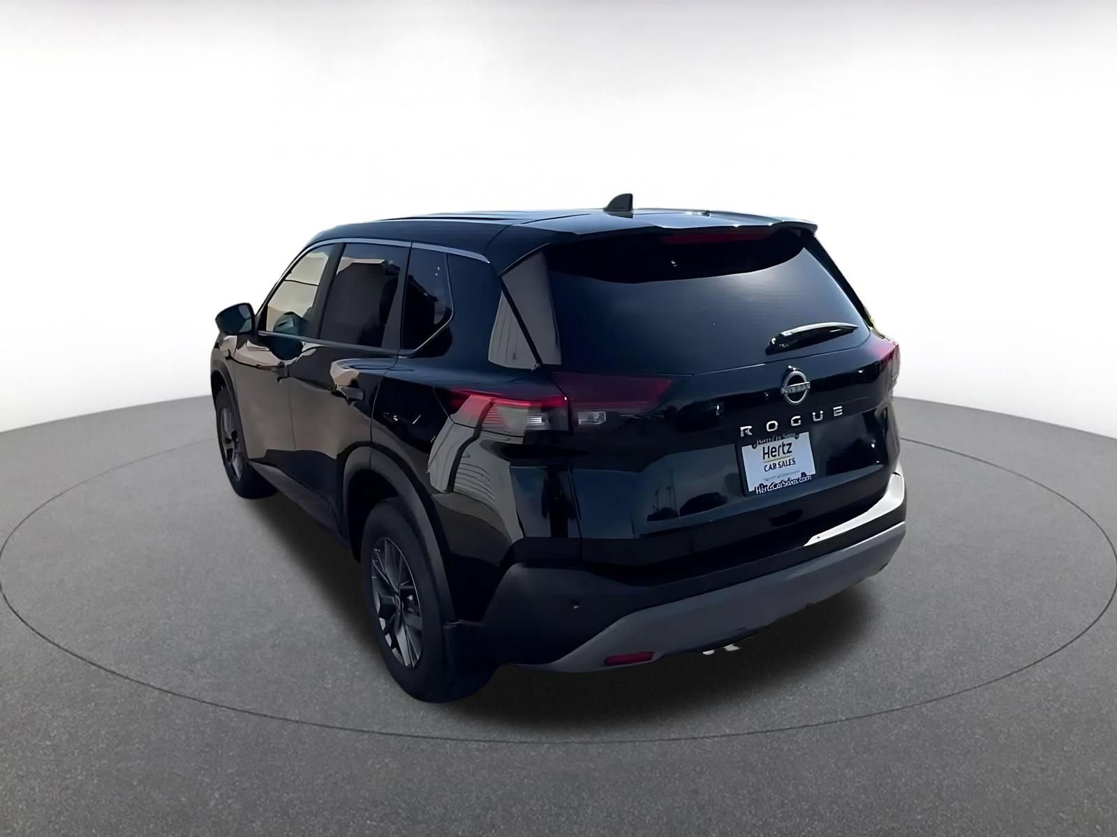 Used 2023 Nissan Rogue S image 11