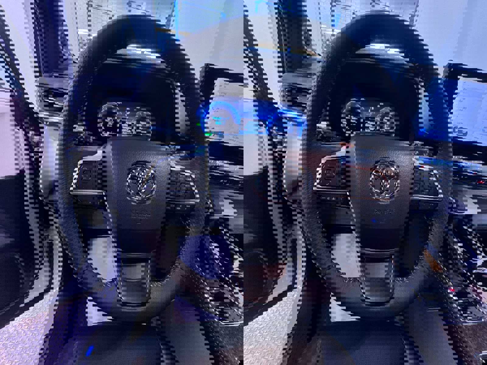 Used 2025 Toyota Sienna Limited image 15