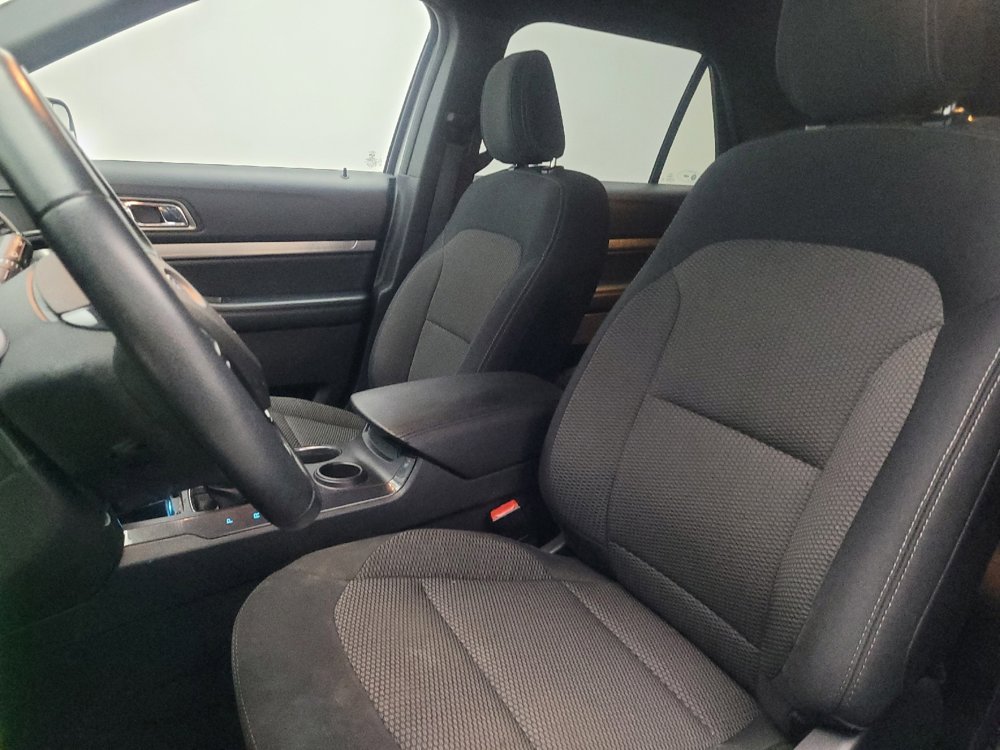 Used 2018 Ford Explorer XLT FWD image 17