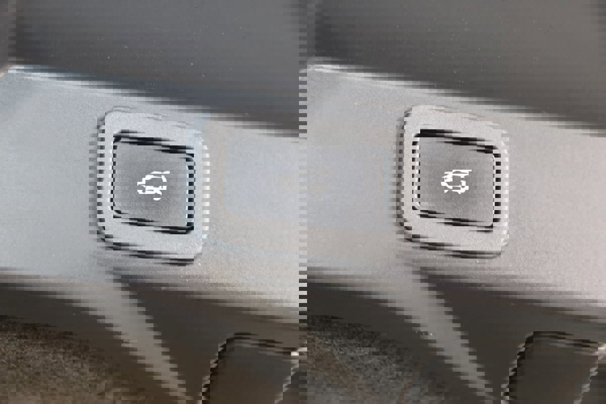 Used 2016 Land Rover Range Rover Sport SE image 47