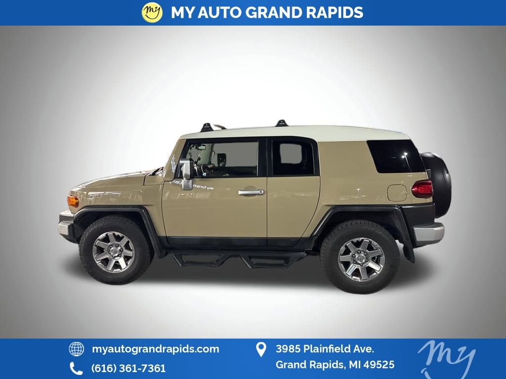 Used 2014 Toyota FJ Cruiser 2WD image 7