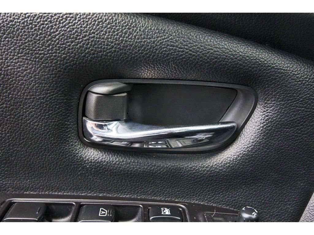 Used 2020 Nissan Titan PRO-4X image 25