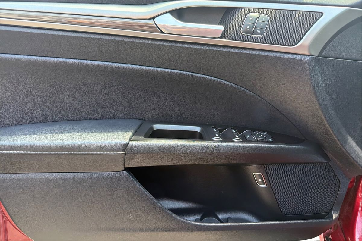 Used 2019 Ford Fusion SEL FWD image 20