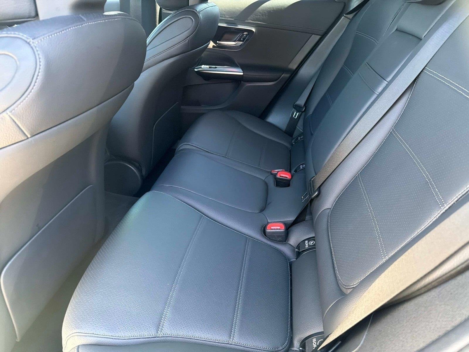 Used 2025 Mercedes-Benz GLC 300 image 30