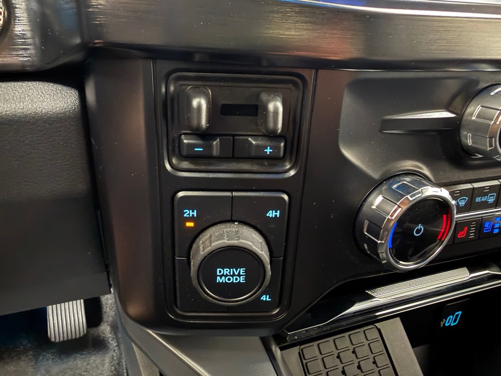 Used 2026 Ford F350 Lariat AWD/4WD image 21