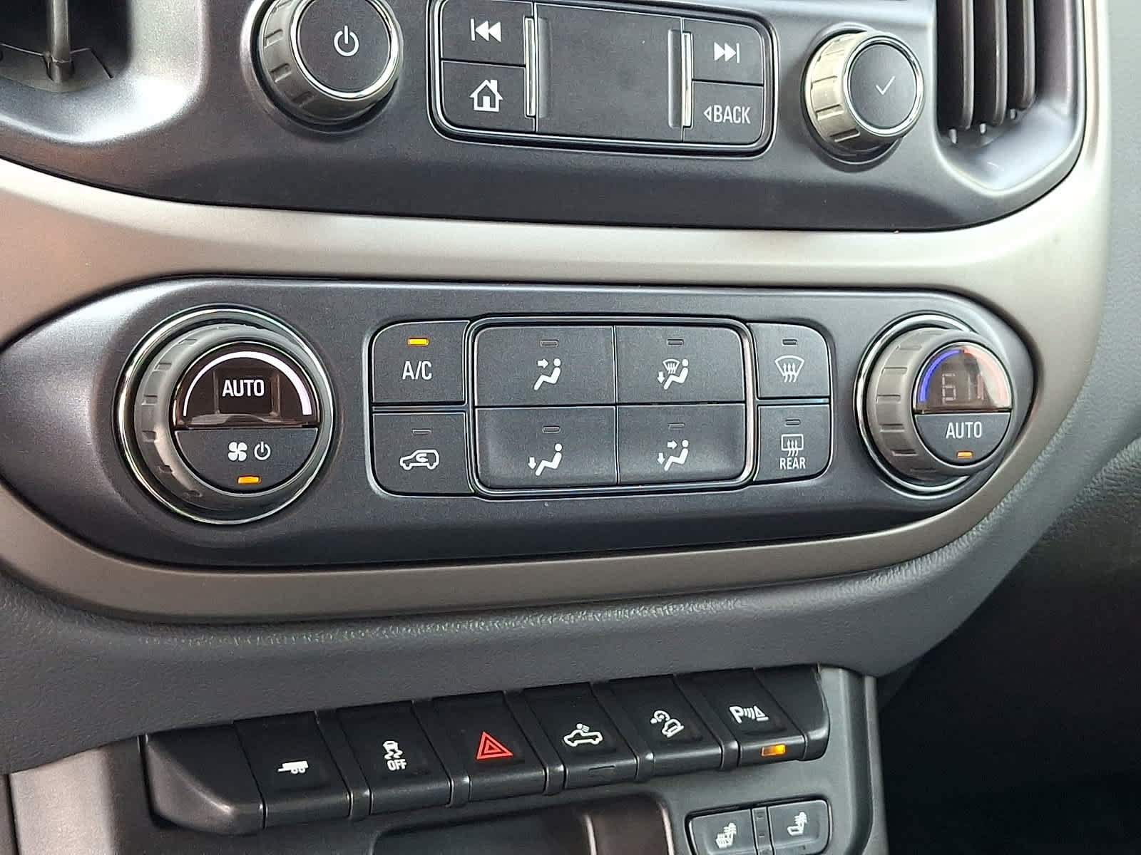 Used 2019 Chevrolet Colorado Z71 AWD/4WD image 18