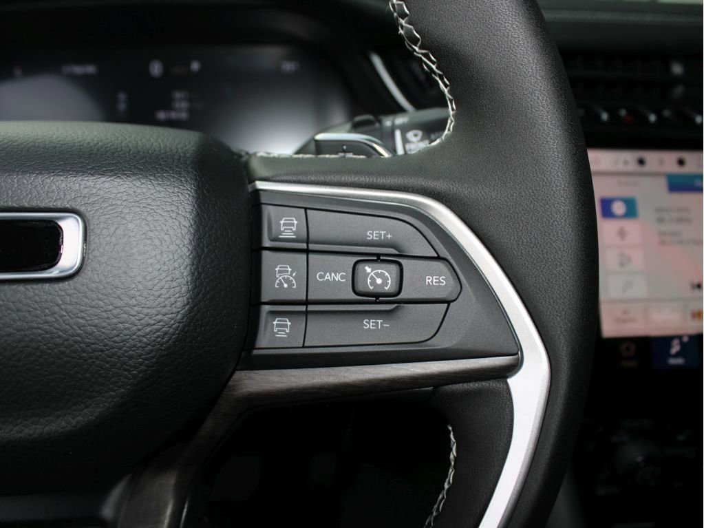 New 2025 Jeep Grand Cherokee Limited w/ Black Appearance Package image 14