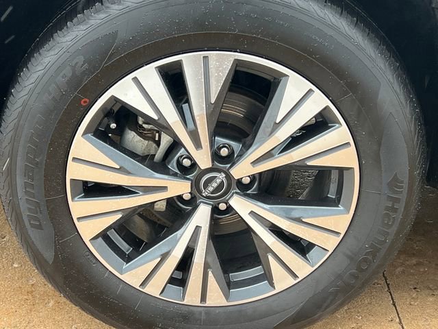 Used 2023 Nissan Rogue SV image 7