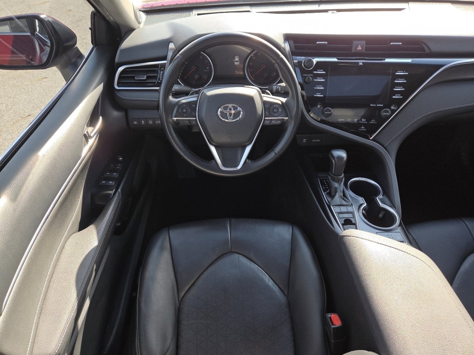 Used 2018 Toyota Camry XSE image 26