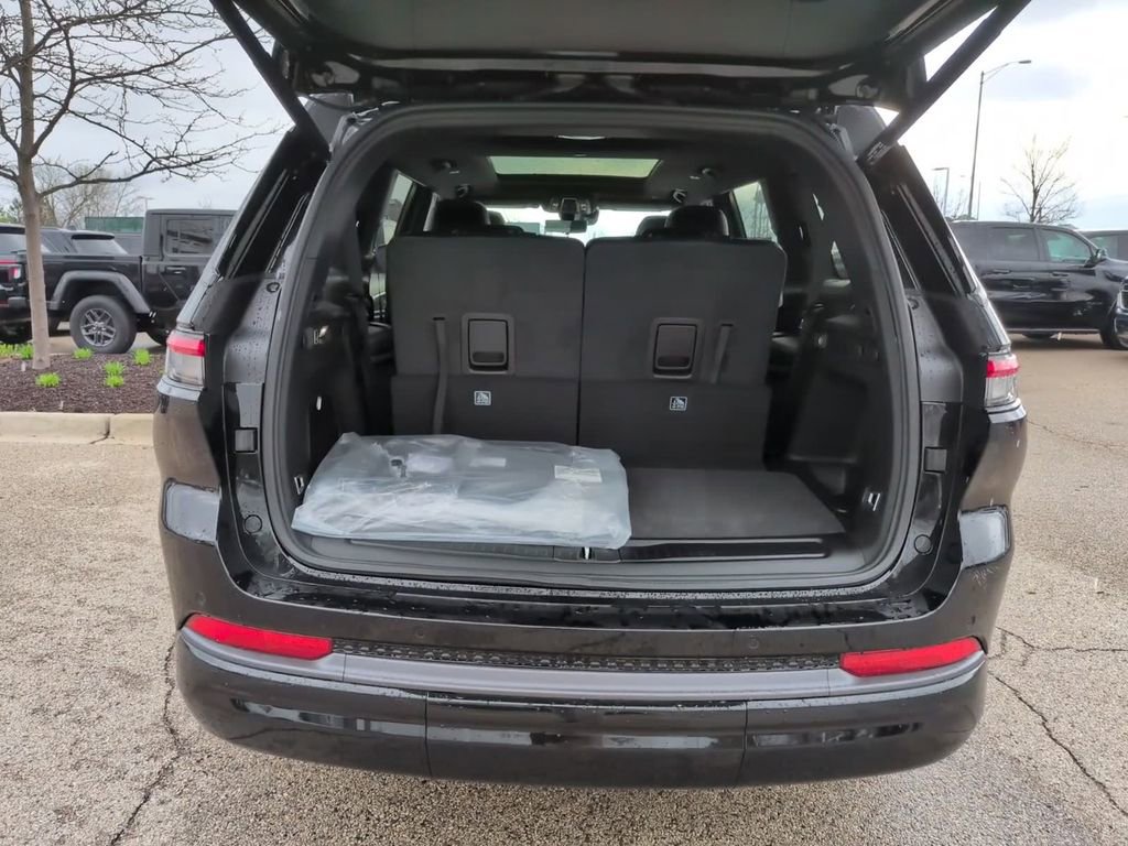 New 2026 Jeep Grand Cherokee L Limited AWD/4WD image 11